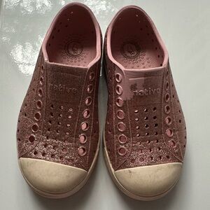 Native Jefferson pink glitter shoes size 8